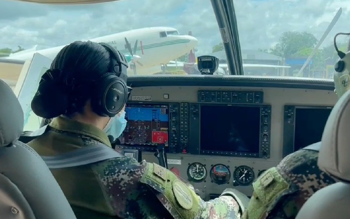 Íngrid Arango Calderón, primera mujer al comando de una aeronave del Ejército.
