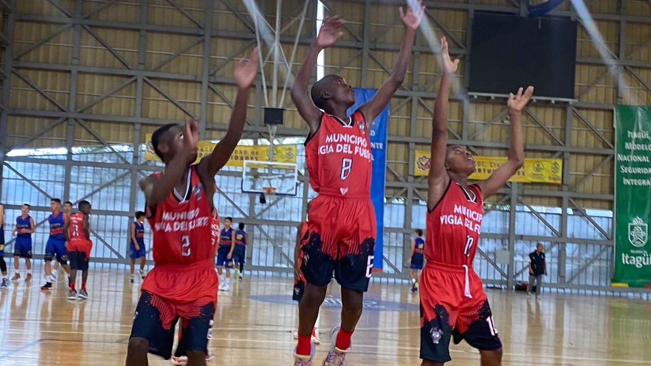 12 niños salieron desde el municipio de Vigía del Fuerte, en el departamento de Chocó, para participar en un campeonato de baloncesto en Medellín.
