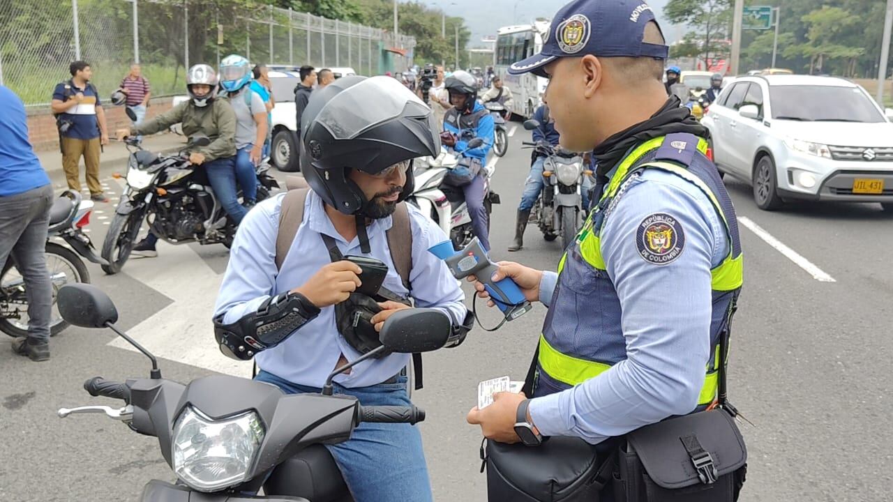 Las autoridades se encontrarán desplegadas durante el puente festivo en diferentes puntos de Cali con la realización de pruebas de alcoholemia y revisión de la documentación de los conductores.