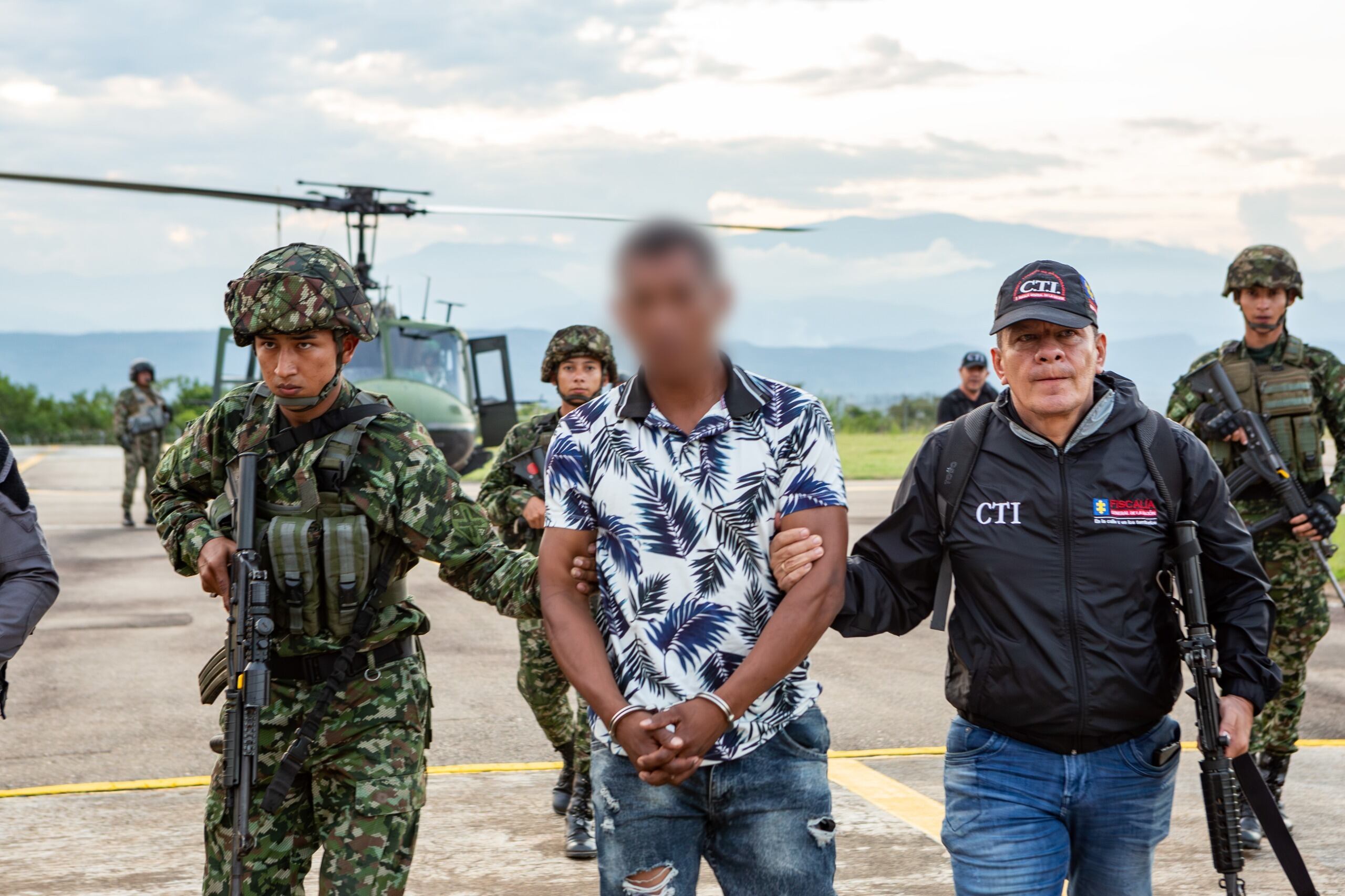 Las autoridades militares indicaron que el capturado ordenaba secuestros, extorsiones y reclutamiento de menores de edad.