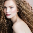 En el cabello rizado, el crecimiento puede no ser evidente, debido a la forma que toma la hebra de cabello.