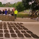 Se decomisaron 6 pistolas, una escopeta de fabricación casera, 2 granadas de fragmentación, equipos de comunicación y más de 30 kilogramos de pasta base de coca.
