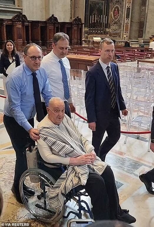 Papa Francisco en la basílica de San Pedro.