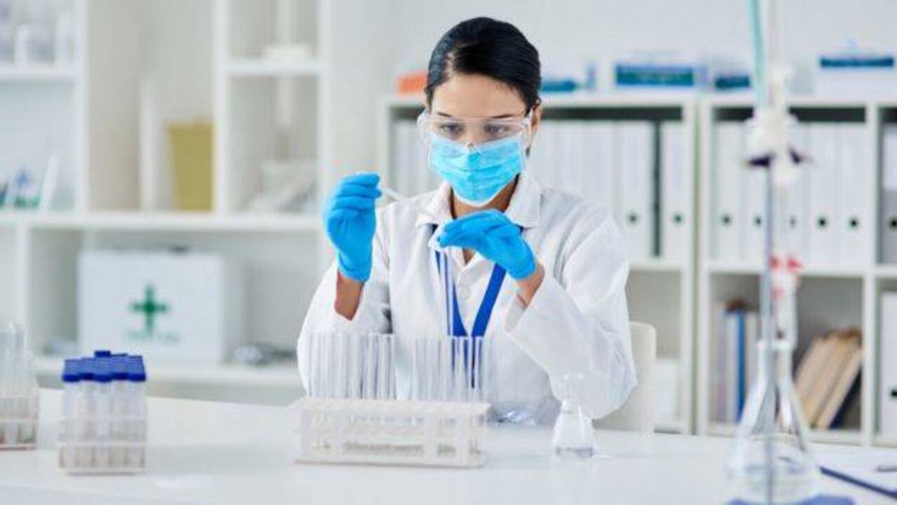 Científica desarrolla vacuna contra el coronavirus y la prueba en sus hijos