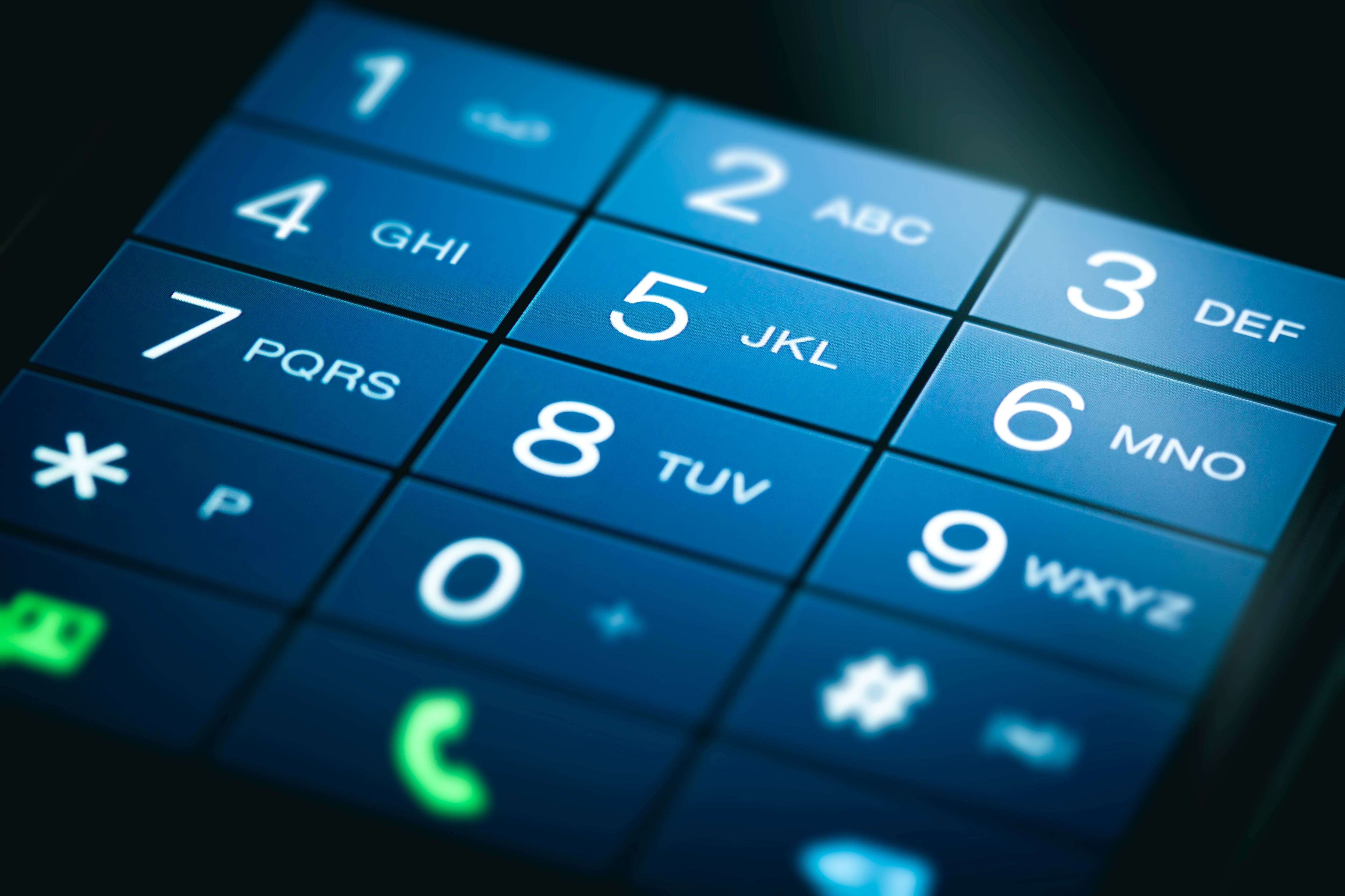 Un número de celular permite conectar a usuarios para fines personales.
