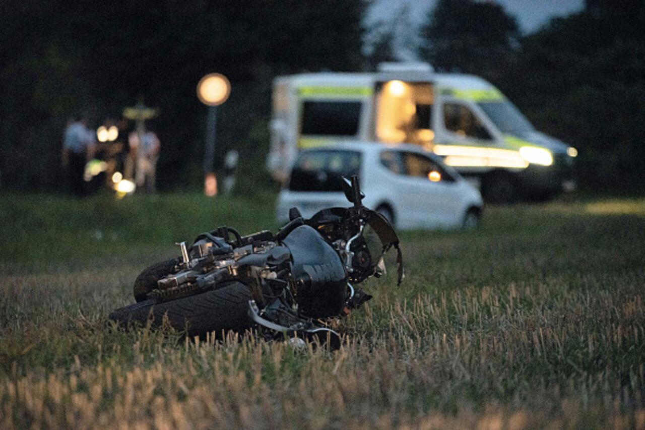El motociclista, de 70 años, falleció en el lugar, pese a los primeros auxilios. (Photo by Vincent Kempf/picture alliance via Getty Images)