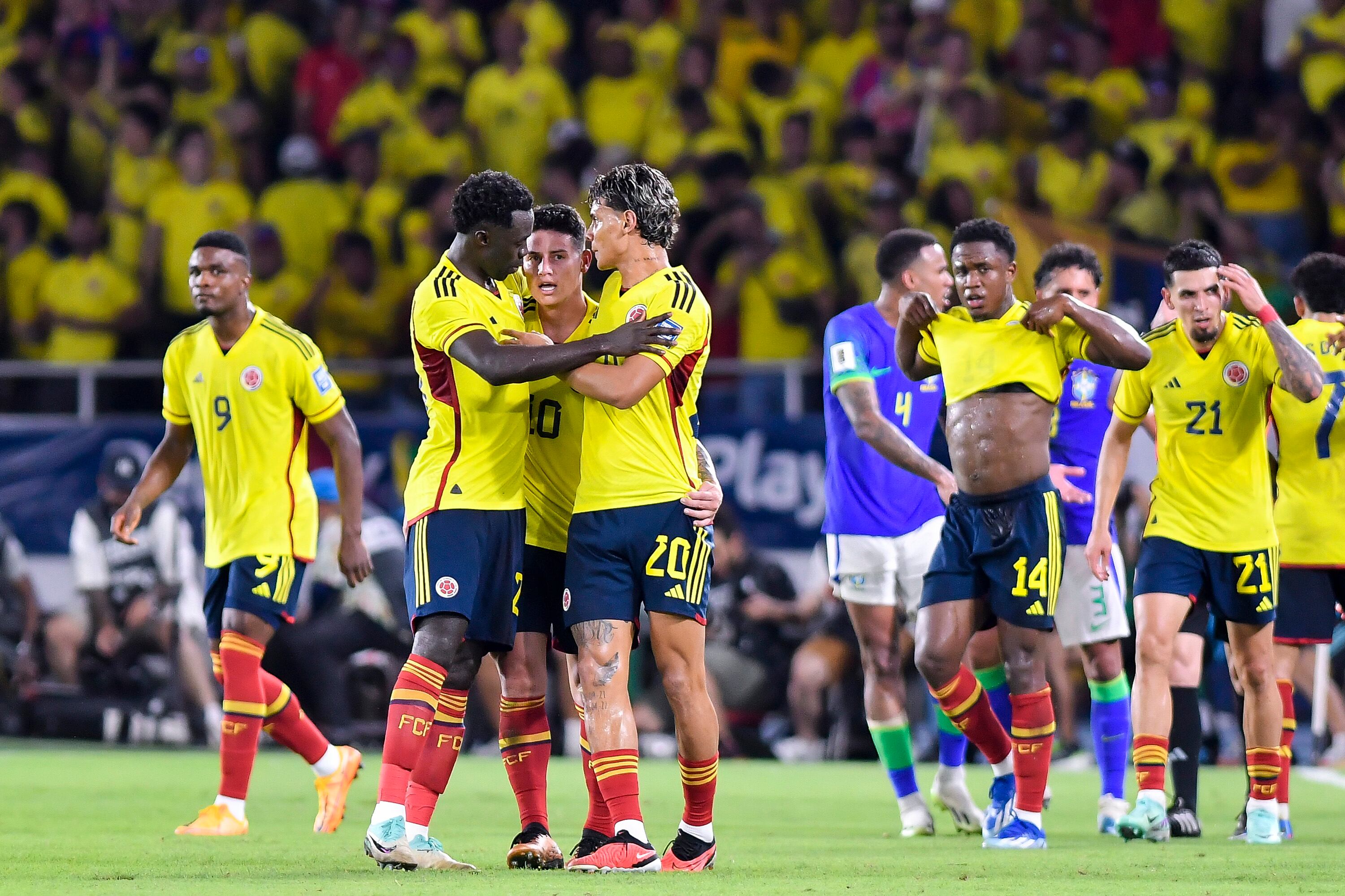 BARRANQUILLA, COLOMBIA - NOVEMBER 16: Luis Diaz of Colombia celebrates with teammates after scoring the team's second goal during the FIFA World Cup 2026 Qualifier match between Colombia and Brazil at Estadio Metropolitano Roberto Meléndez on November 16, 2023 in Barranquilla, Colombia. (Photo by Gabriel Aponte/Getty Images)