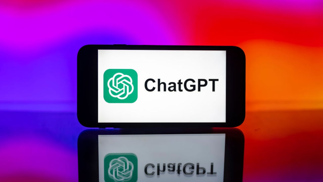 En una charla esclarecedora, Chat GPT proporciona ideas valiosas sobre cómo establecer hábitos que fomenten el éxito en el ámbito profesional.