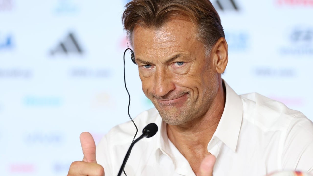 Hervé Renard en la rueda de prensa, luego de la victoria ante Argentina en Qatar 2022.