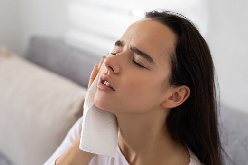 Hidratarse consiste en reponer los líquidos corporales que se pierden a través del sudor, y también al exhalar aire y eliminar residuos.