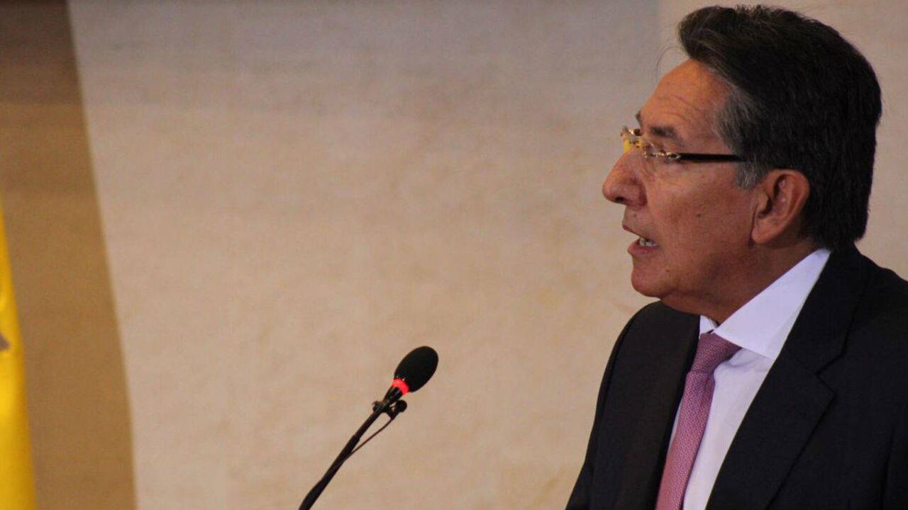 Néstor Humberto Martínez negó que haya ordenado la inteceptación de los facilitadores y negociadores del proceso de paz con las Farc.