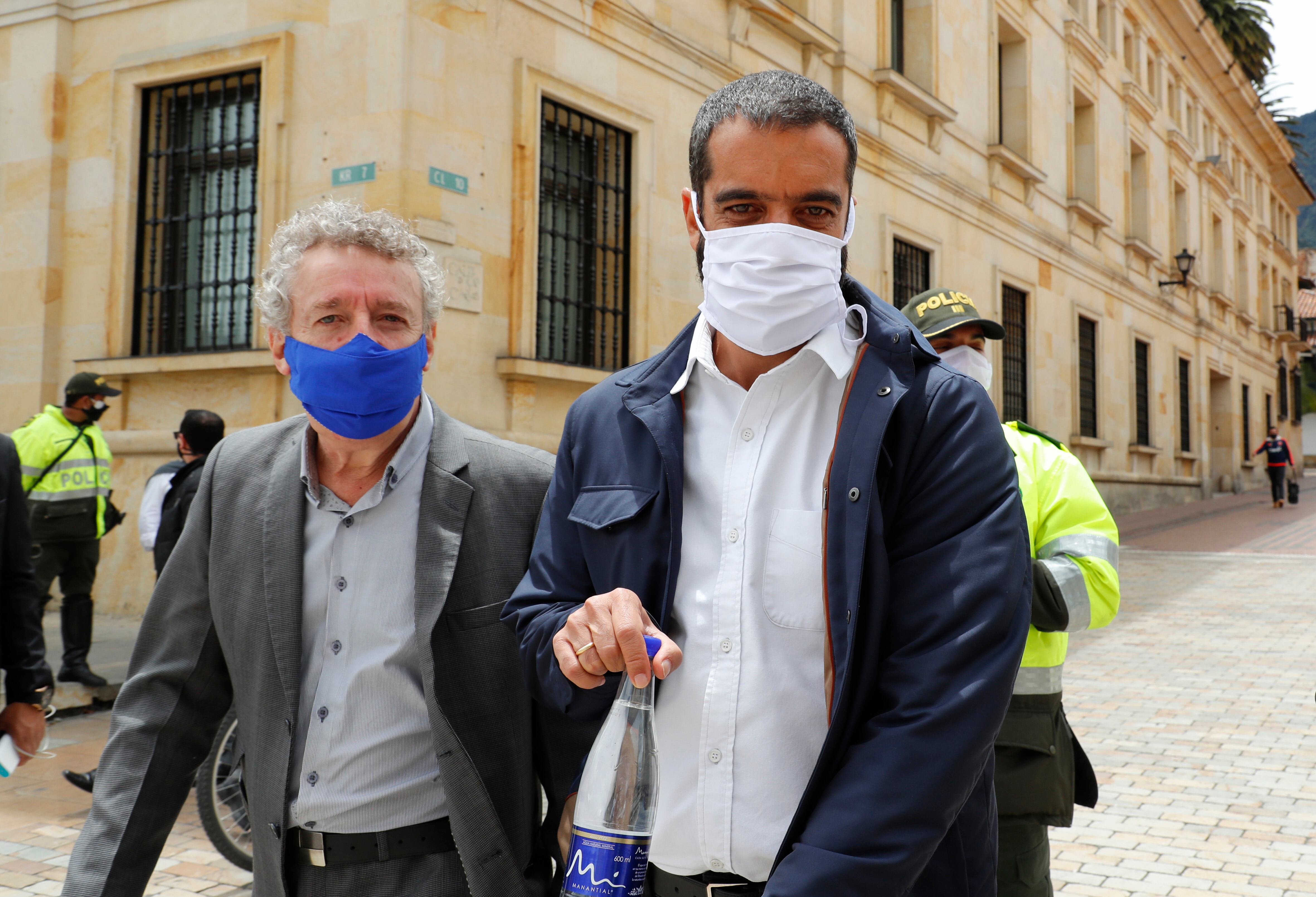 Senador por Cambio Radical Arturo Char Chaljub presidente del Senado
Senadores con tapabocas ingreasan al Senado para la eleccion de procurador y magistrados para votacion presencial en epoca se la pandemia del Covid 19
Bogota julio 27 del 2020