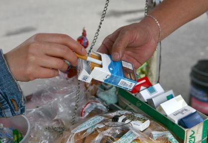 El lugar donde más se comercializan los cigarrillos de contrabando es en tiendas de barrio.