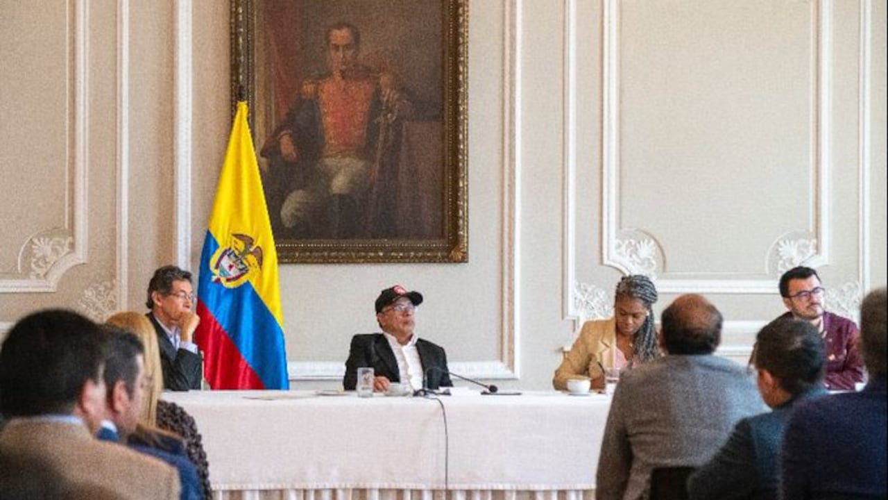 El presidente Gustavo Petro en una reunión Casa de Nariño sobre el nuevo modelo de salud para los docentes.