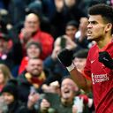 Luis Díaz celebra la anotación.