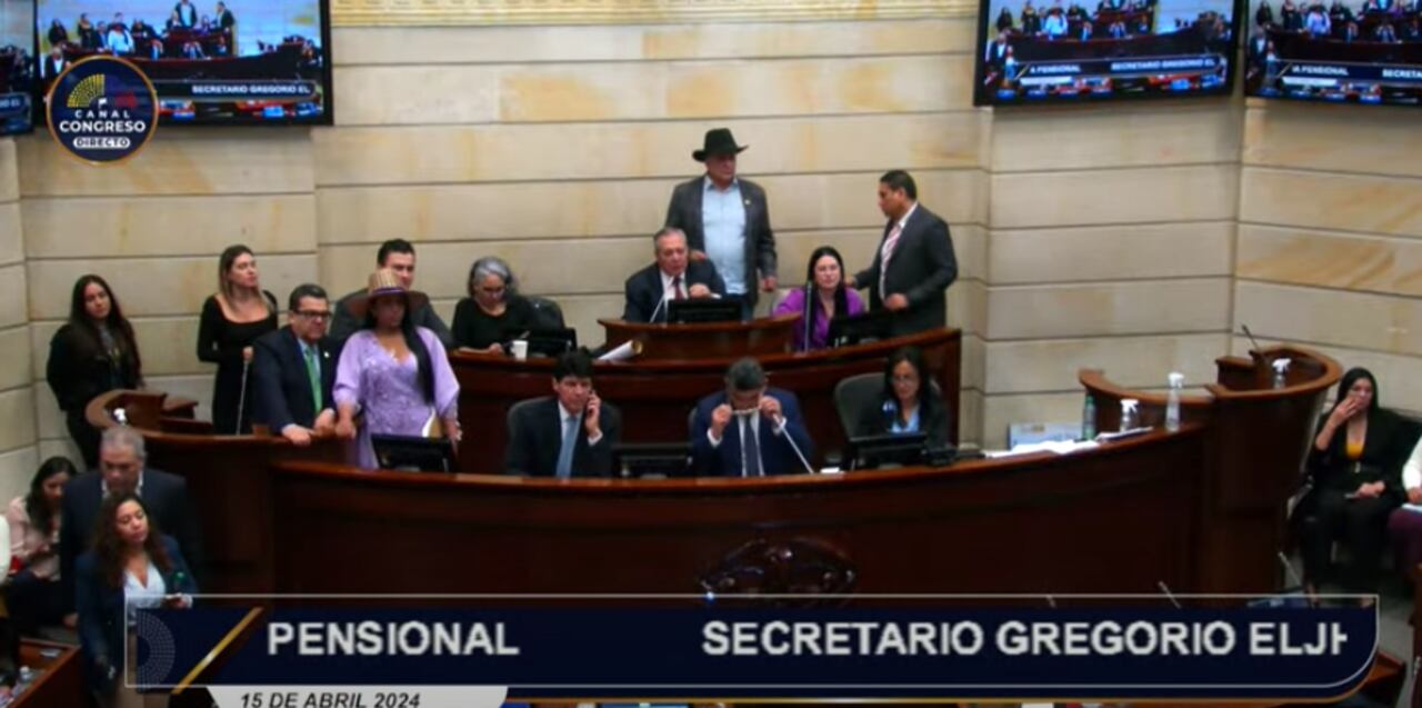 Debate en plenaria de la reforma pensional. Aprueban que se le de el debate en vez del archivo.