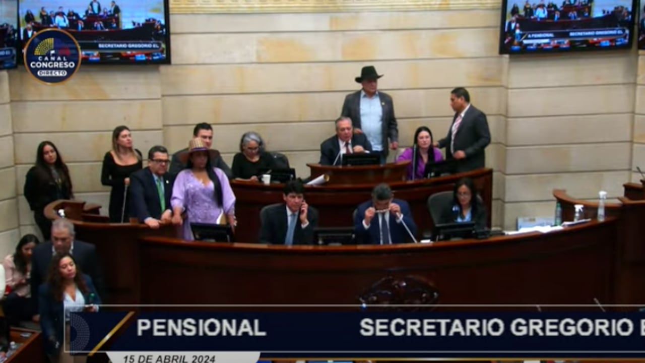 Debate en plenaria de la reforma pensional. Aprueban que se le de el debate en vez del archivo