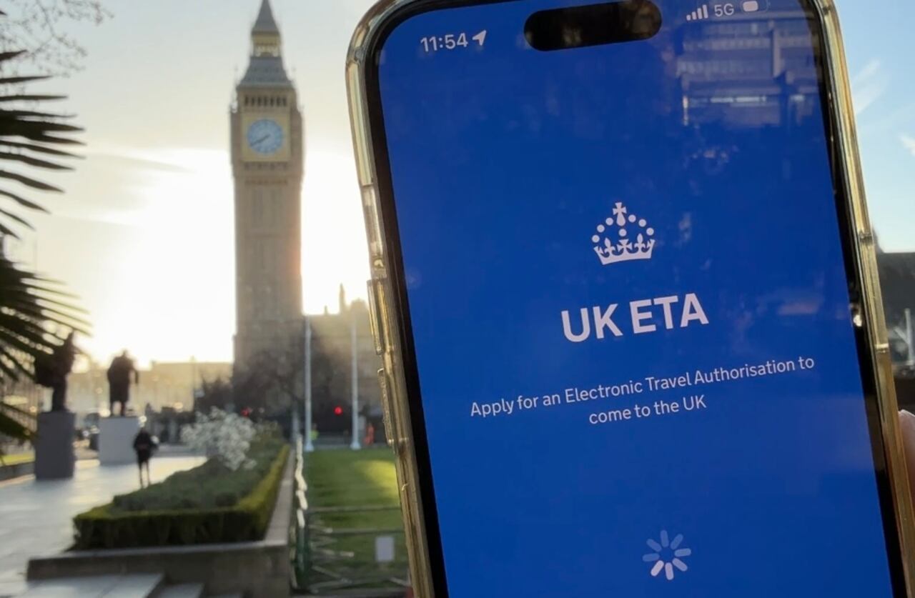 Cualquier persona que viaje al Reino Unido estos días debería revisar urgentemente su correo electrónico.