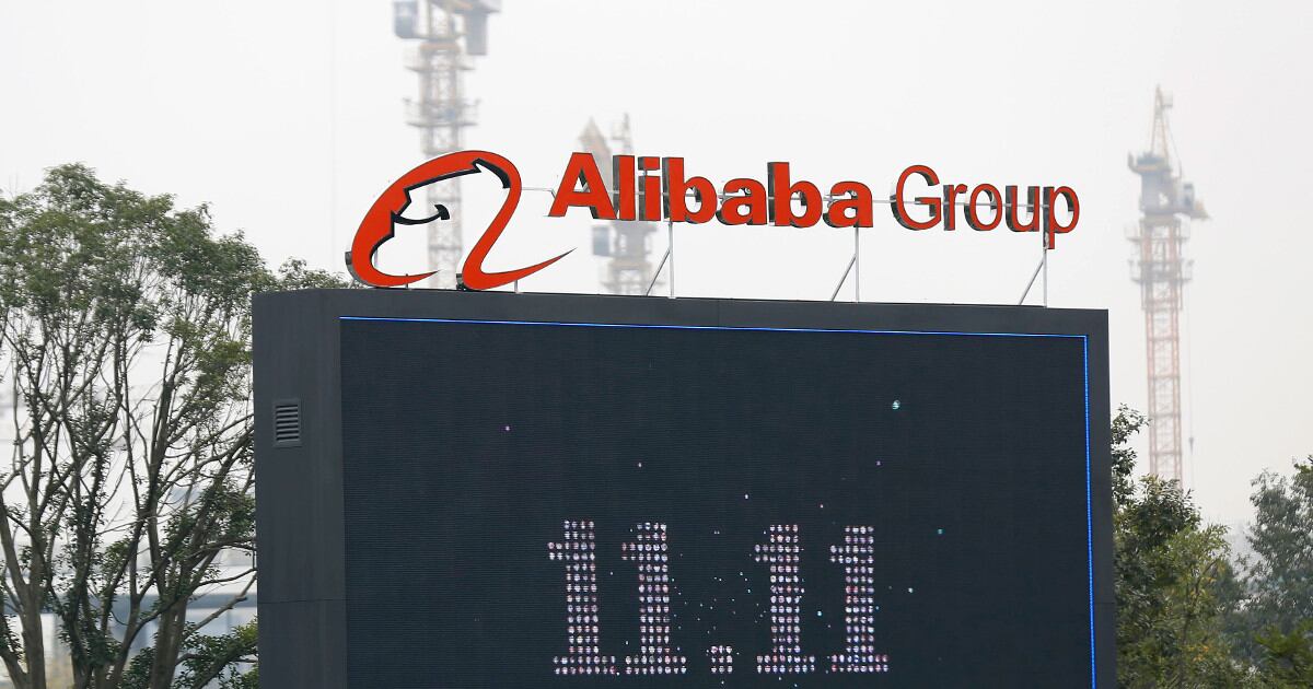 El año pasado, el gigante del comercio electrónico Alibaba vendió una cifra récord de US$5.800 millones en esta fecha, una cantidad que superó los US$3.700 millones de ventas generadas en Estados Unidos en el mismo periodo durante el "Black Friday" y el "Ciber Lunes", dos días de significativas rebajas.