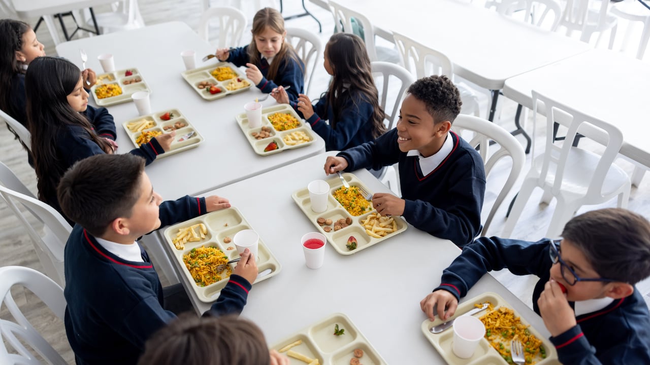Comida escolar es retirada por contaminación que podría perjudicar a los estudiantes de varias escuelas en Estados Unidos