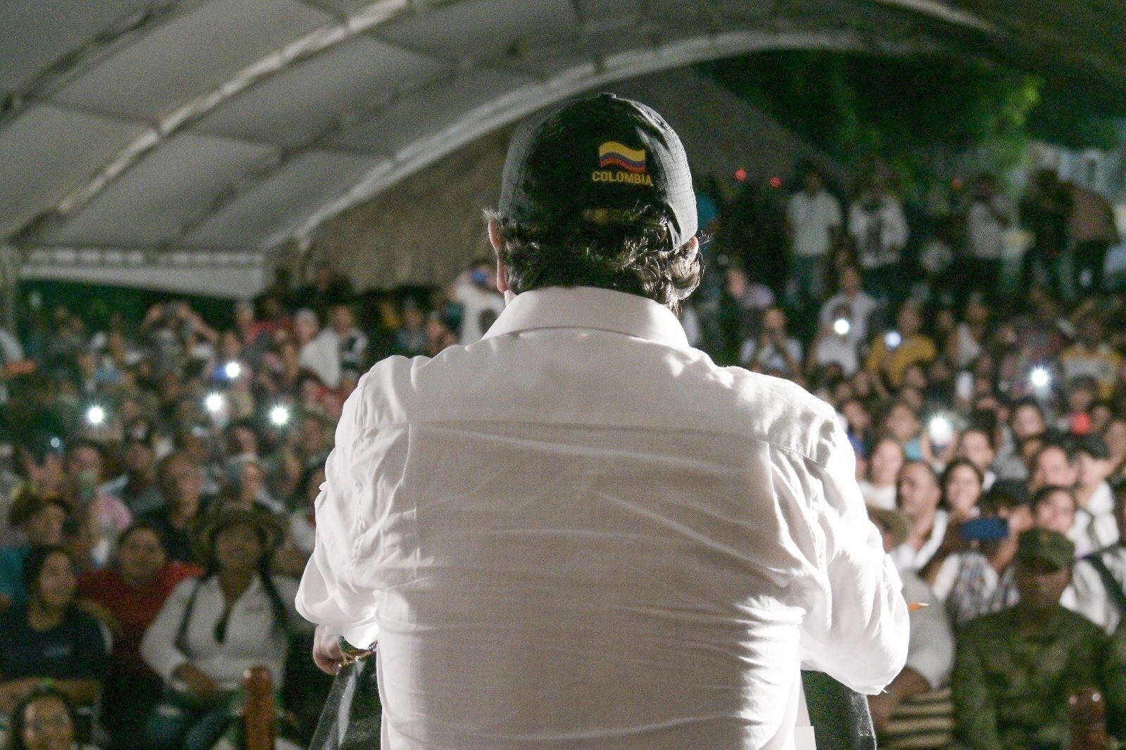 El presidente dio un enérgico discurso sobre la restitución de tierras en el país.