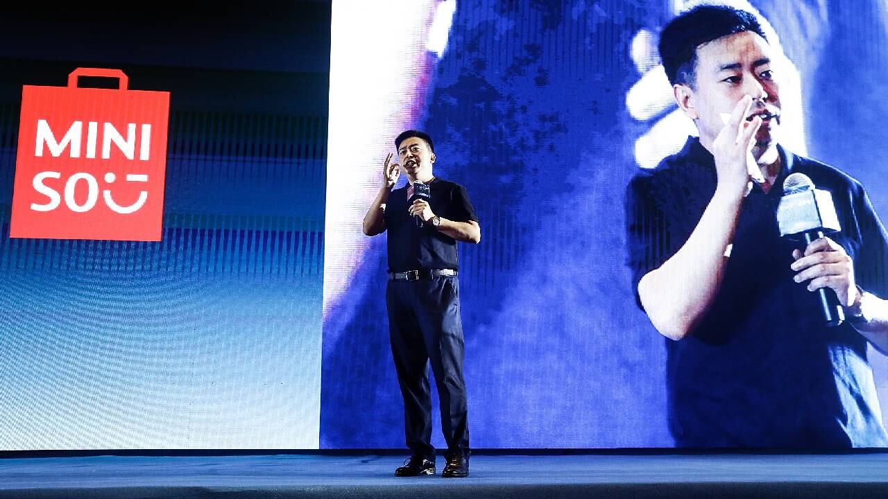 Según Forbes, la fortuna de Ye Guofu asciende a los 2.2 mil millones de dólares.