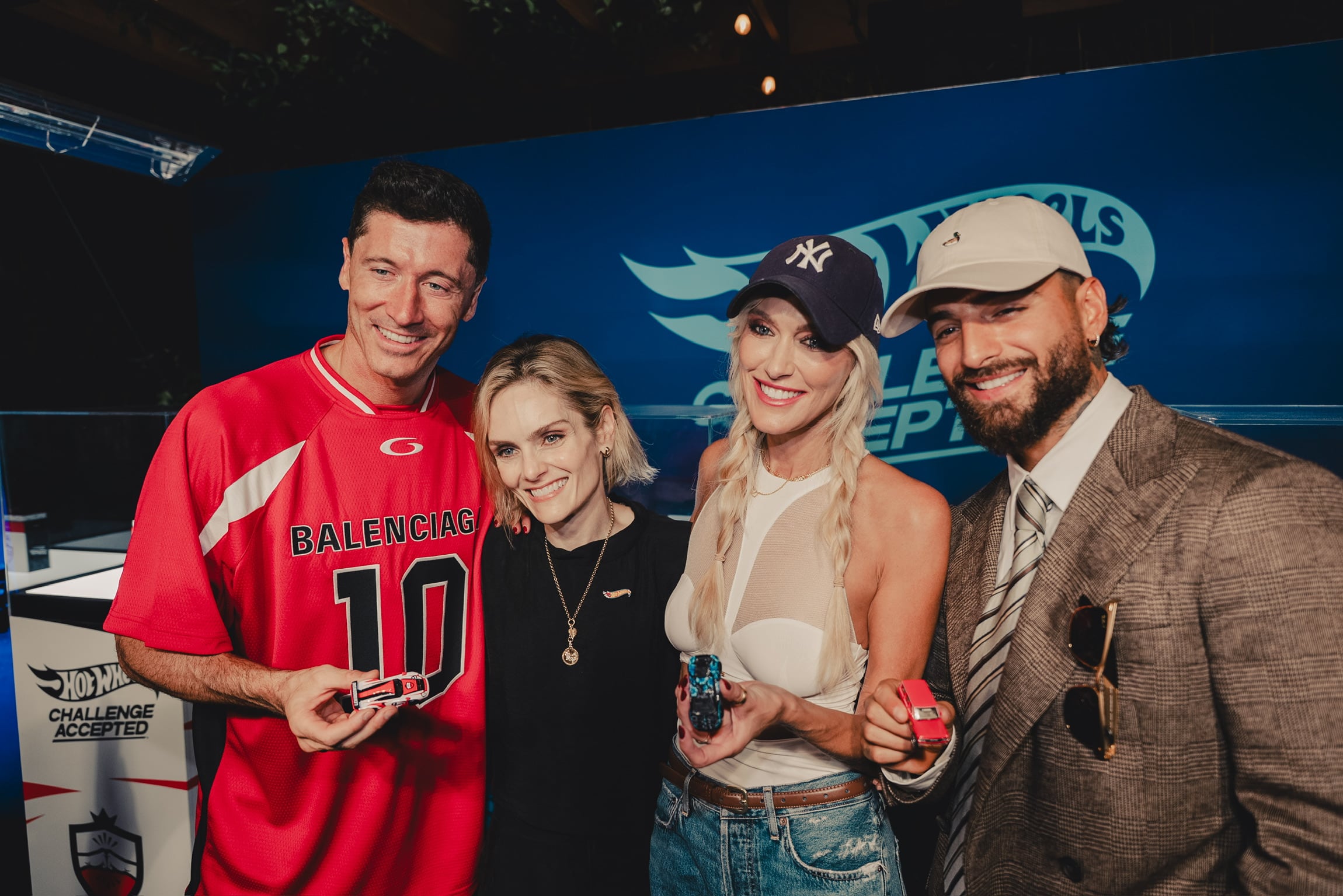 Maluma encabeza, junto a Supercar Blondie y Robert Lewandowski, la nueva plataforma de marca “Challenge Accepted” de Hot Wheels.