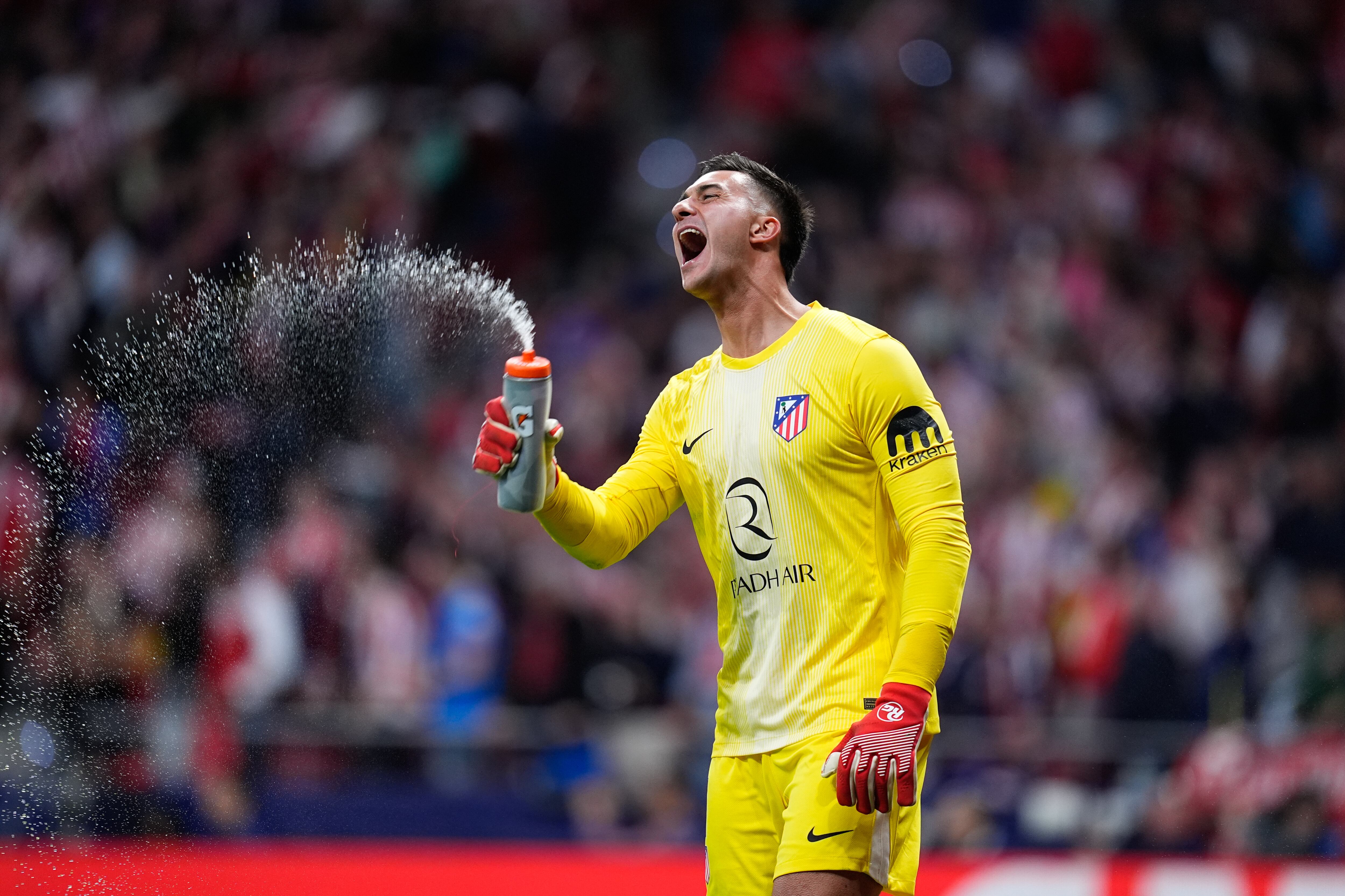 Juan Musso celebra el paso del Atlético de Madrid a semifinales de la Champions.