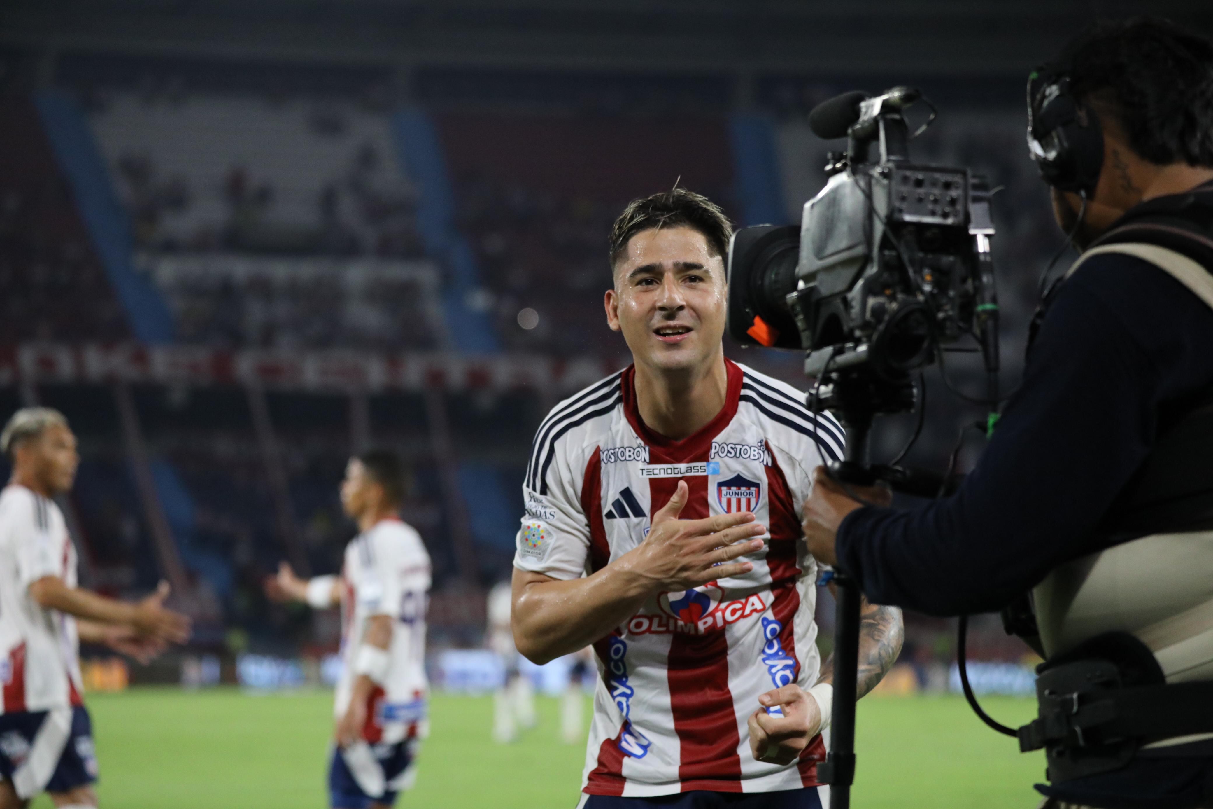Guillermo Paiva celebrando un gol con el Junior de Barranquilla