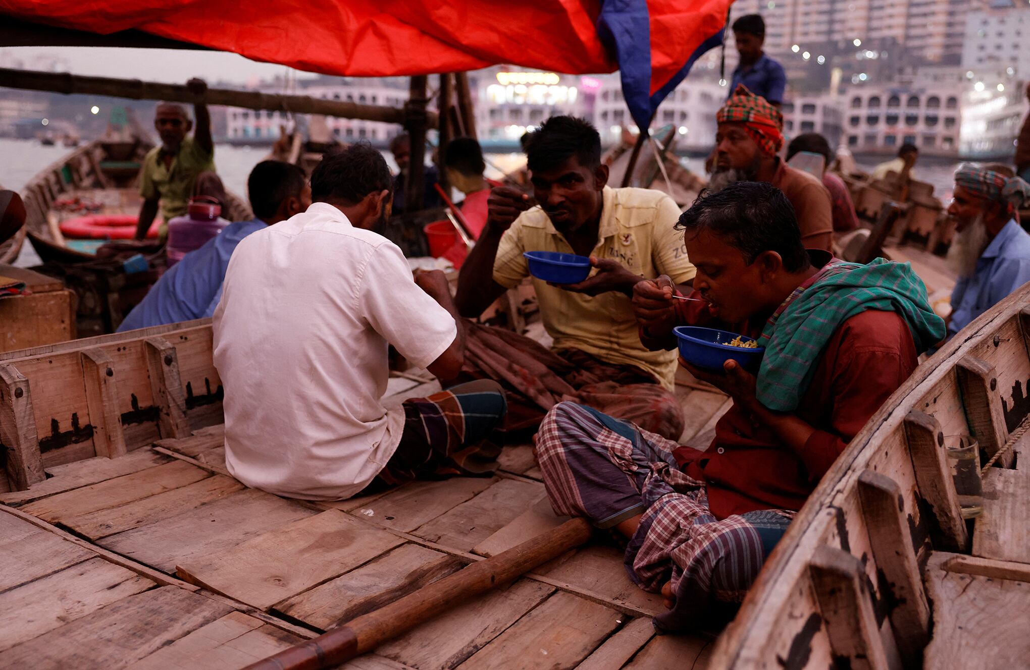En imágenes : Viviendo a lo largo de un río 'muerto' en Bangladesh