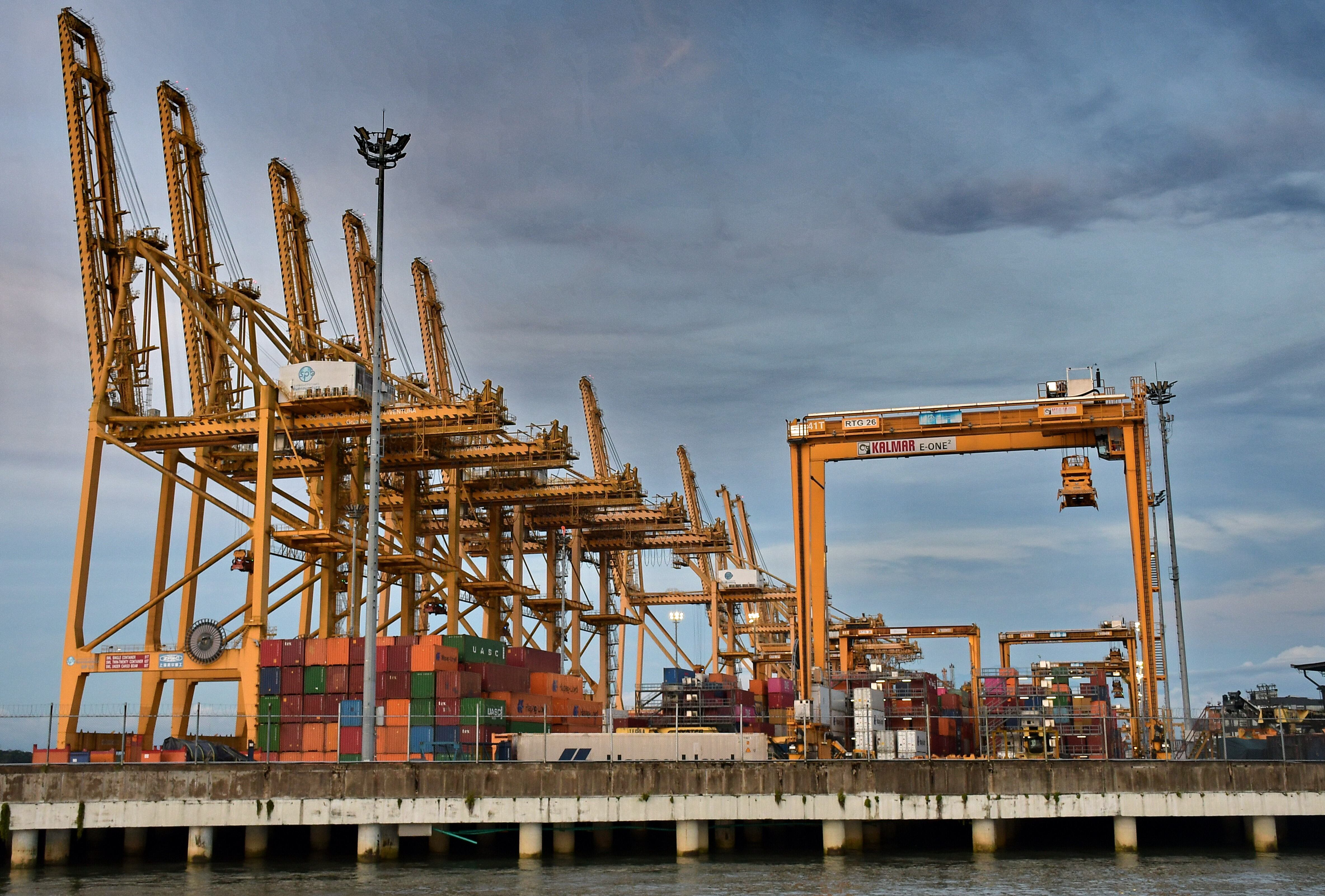 La Autoridad Nacional de Licencias Ambientales (ANLA) asumió el control ambiental del Muelle 13 en Buenaventura y ordenó su suspensión, con el fin de garantizar que la operación cumpla los requisitos de protección y control ambiental establecidos en la normativa vigente. Fotos Raúl Palacios / El País.