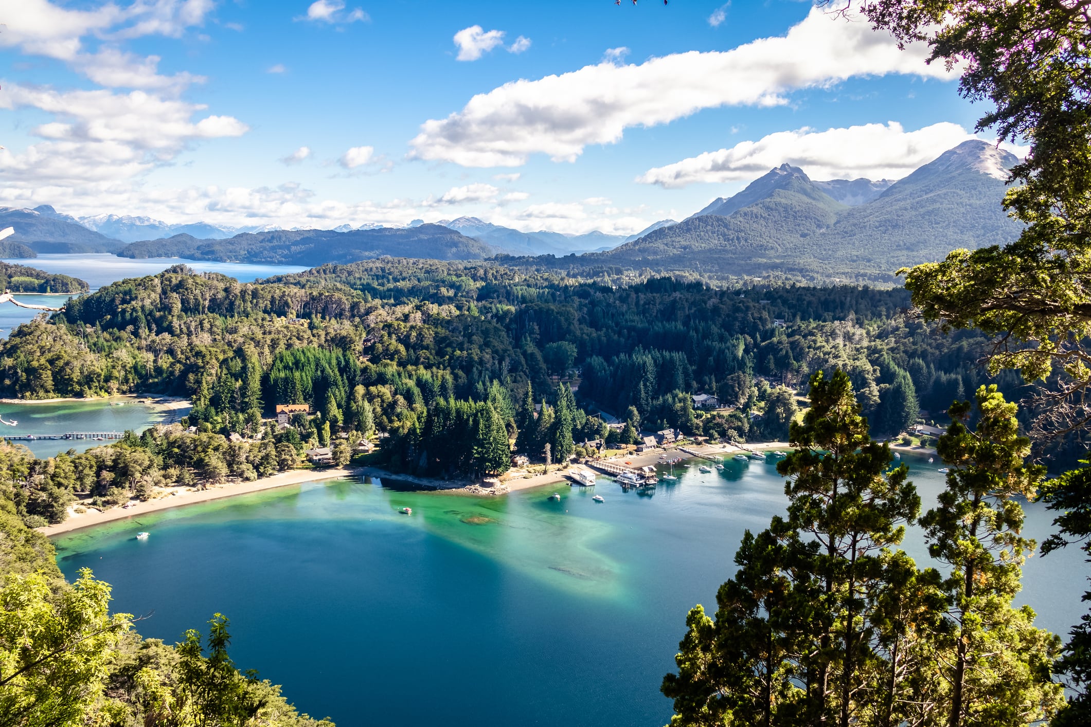 Villa La Angostura es comparada con los Alpes suizos.
