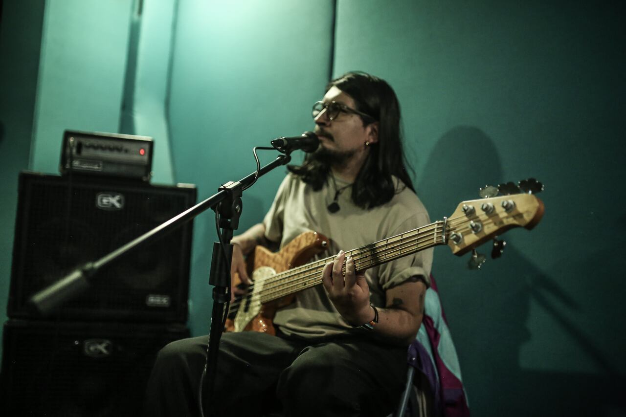 Postales de un ensayo de BUHA 2030, un día de marzo, mientras preparan su concierto en el Festival Estéreo Picnic...