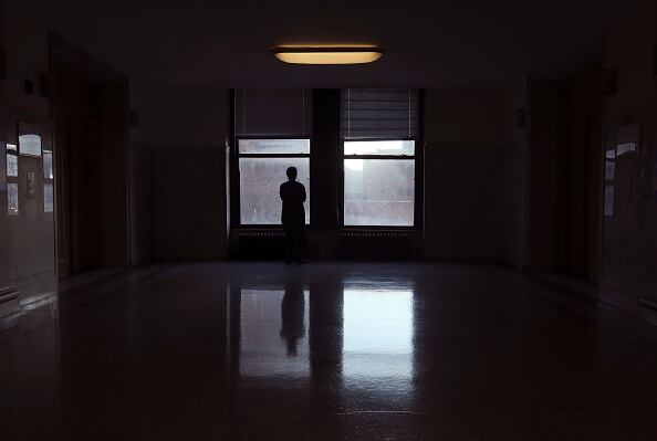 La Policía anunció que se inició una investigación para determinar si el ascensor se encontraba en buenas condiciones técnicas, para lo cual se solicitó el apoyo de un grupo especializado que tratará de determinar las causas del incidente. (Photo by Gary Hershorn/Getty Images)