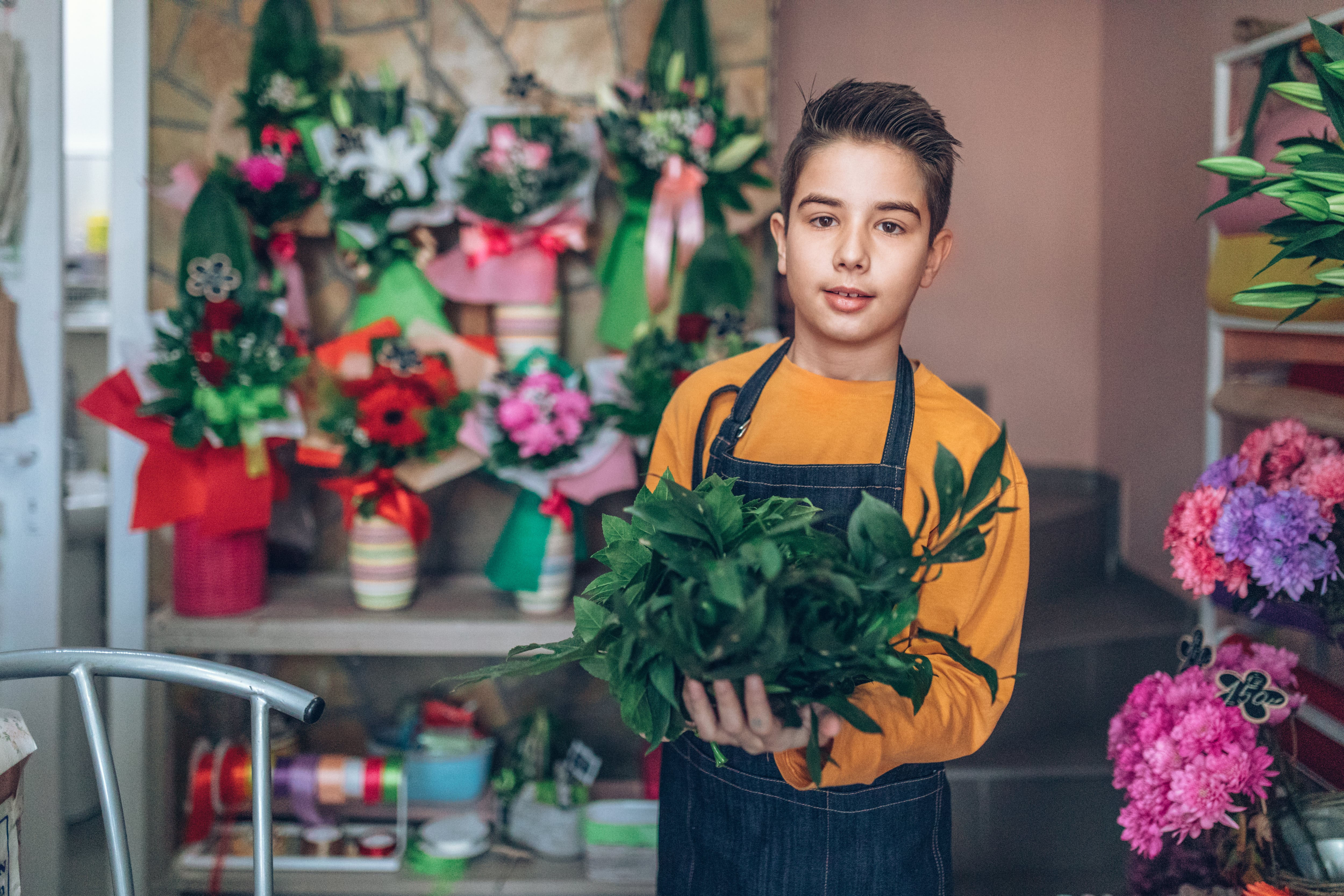 Este módulo enseñará a los pequeños emprendedores la importancia de valorar sus ideas a través de un modelo de negocio, cómo hacer un pitch y el significado de crear su propia empresa.