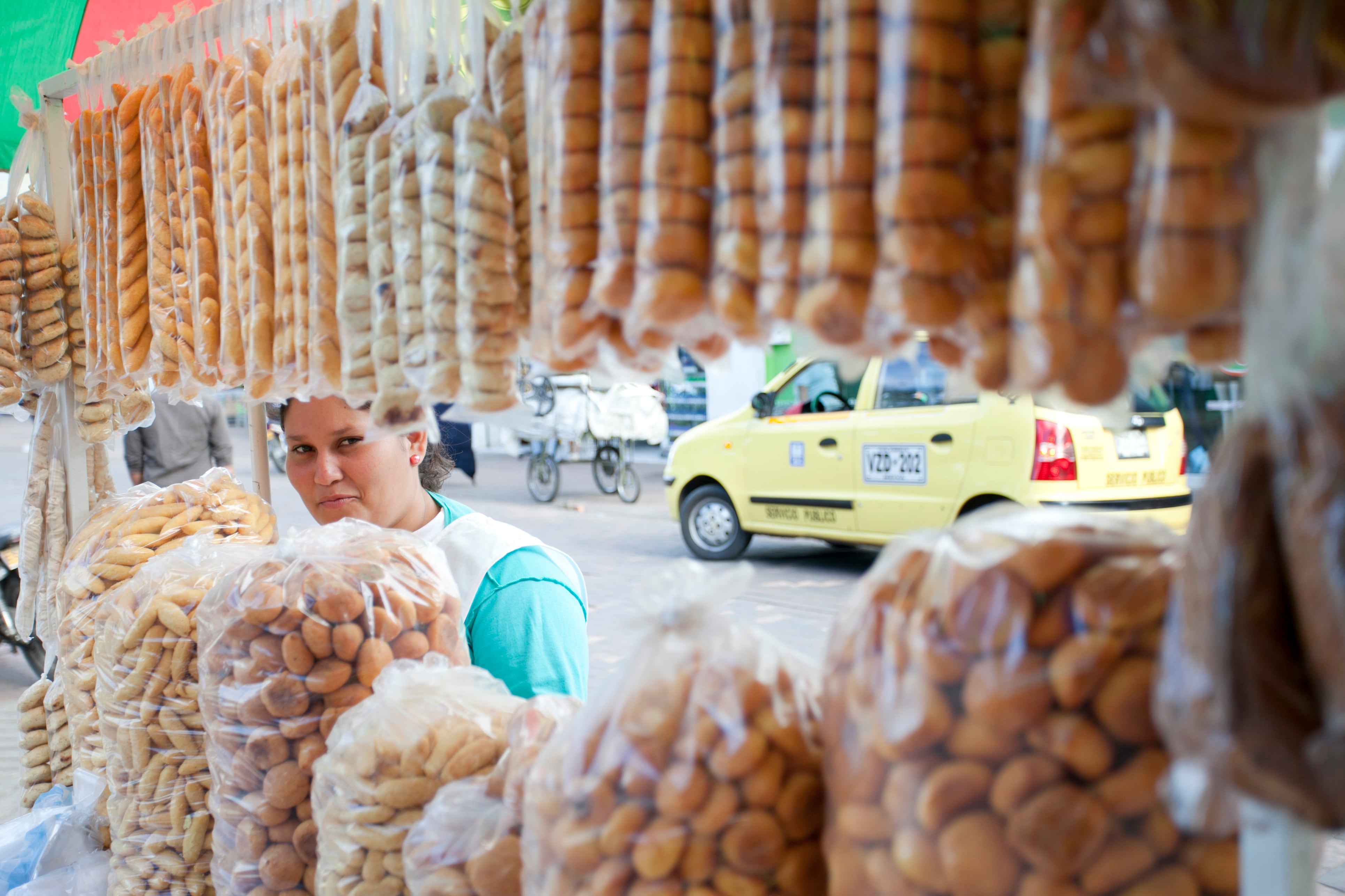 Vendedora de Achiras en el municipio de Neiva.