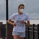 En el caso de Nueva York, el alcalde Eric Adams, pidió a los habitantes limitar su actividad al aire libre. Igualmente, solicito a las autoridades medioambientales del estado emitir un aviso sanitario sobre la calidad del aire. (Photo by Kena Betancur/VIEWpress/Getty Images)