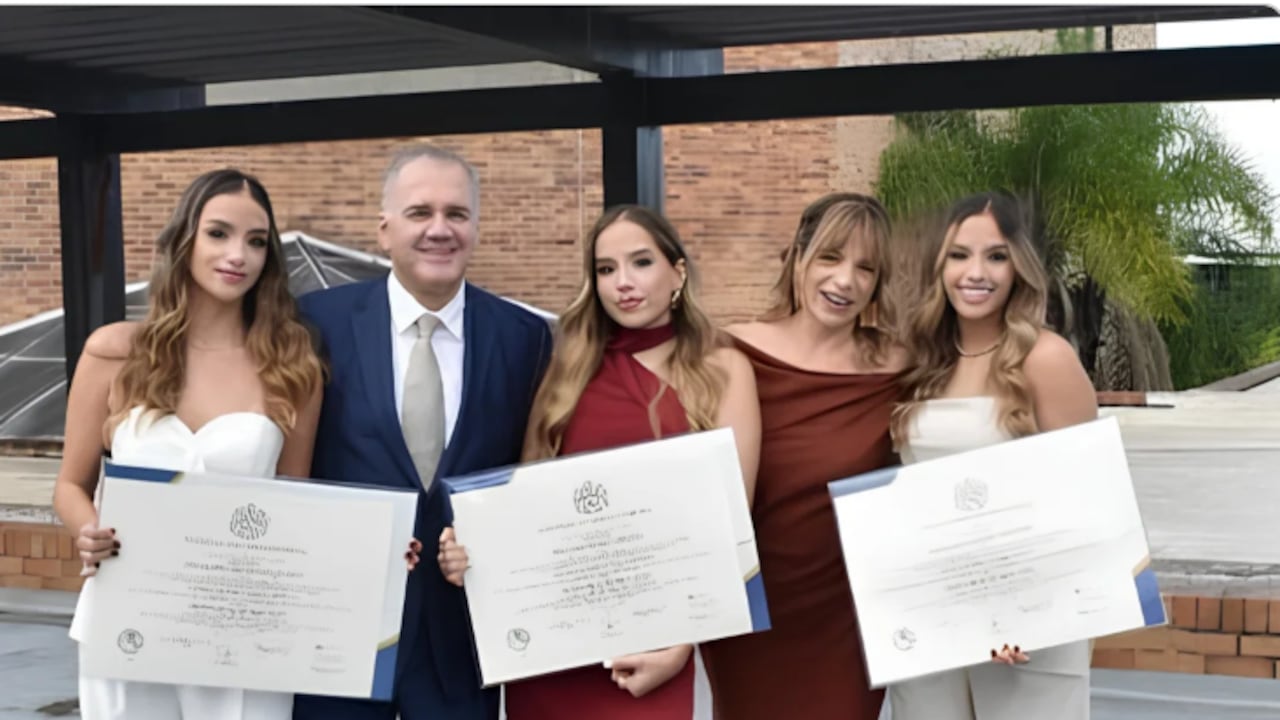 La historia de la familia Saavedra Caicedo ha conmovido a la ciudad; una de las trillizas fue encontrada con vida.