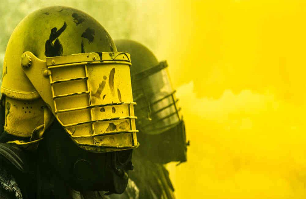 “Mantener la línea” es prioridad para los equipos de Anti-disturbios. En situaciones tensas sus vidas dependen de ello. Foto: Oliver Ehmig