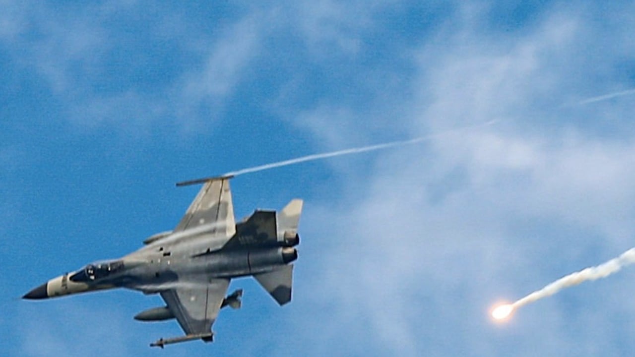 Las autoridades de Taiwán informaron este martes que han detectado otros 55 aviones y siete buques de las Fuerzas Armadas de China en sus inmediacionesm durante las últimas 24 horas.