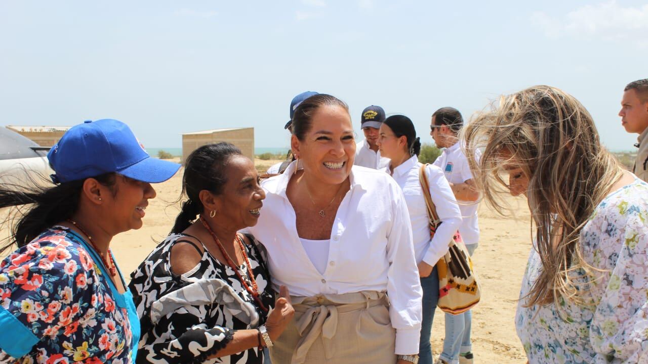 La ministra de Vivienda visitó el proyecto en La Guajira. Foto: MinVivienda