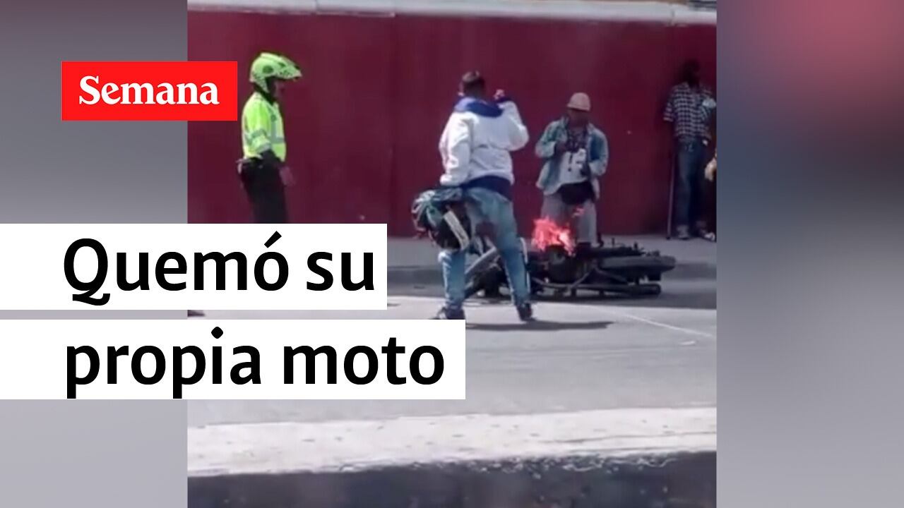 Un hombre enfurecido quemó su moto para evitar que fuera inmovilizada.