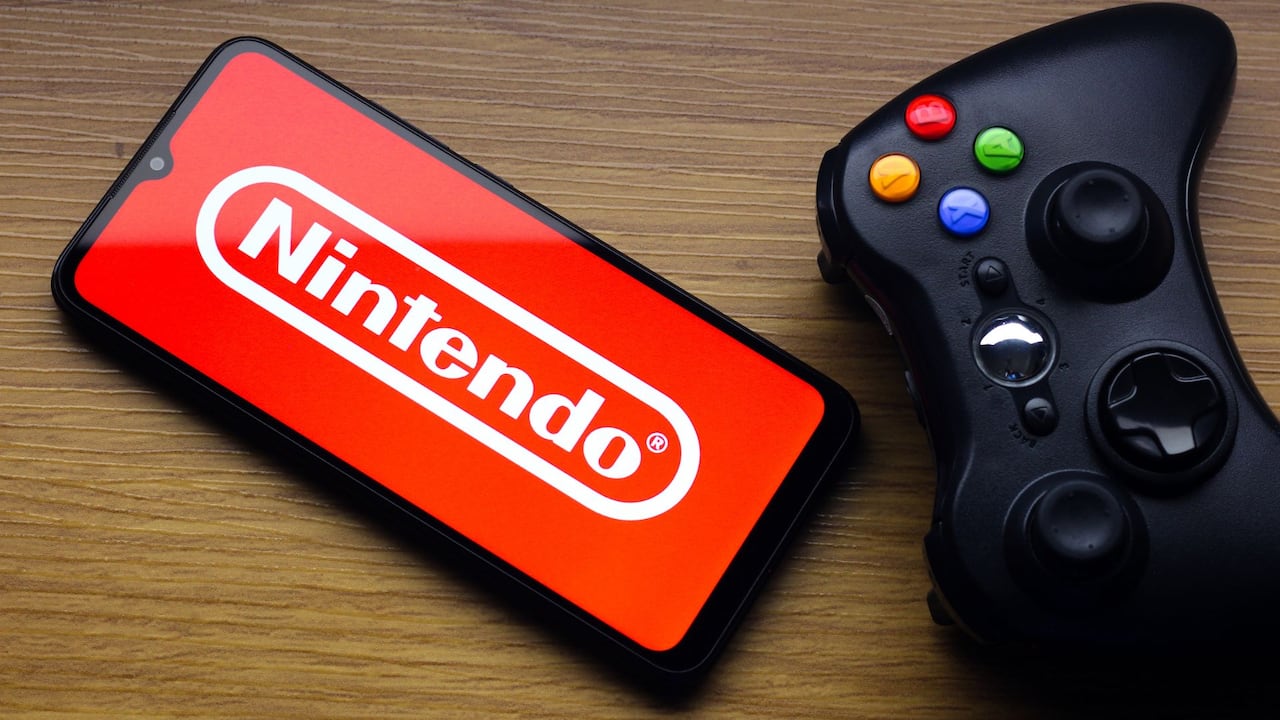 Control de videojuegos juntos a celular con Nintendo.