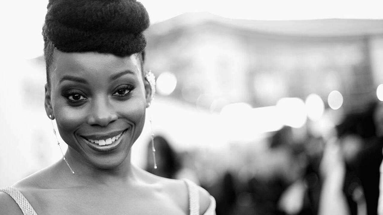 PASADENA, CA - 5 DE FEBRERO: (NOTA DEL EDITOR: La imagen fue tomada en blanco y negro. La versión en color no está disponible). La actriz Erica Ash asiste a la 47ª edición de los NAACP Image Awards presentados por TV One en el Auditorio Cívico de Pasadena el 5 de febrero de 2016 en Pasadena , California. (Foto de Charley Gallay/Getty Images para los premios NAACP Image Awards)