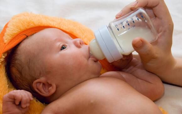 Conozca el tratamiento médico que le puede devolver la esperanza de escuchar a los bebés sordos.