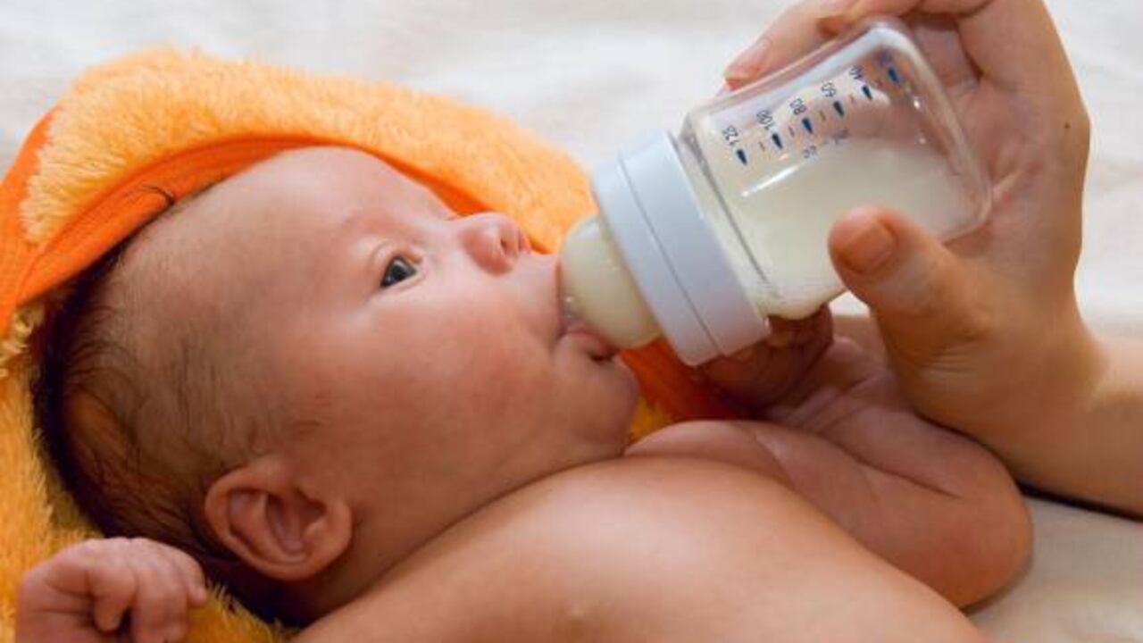 Conozca el tratamiento médico que le puede devolver la esperanza de escuchar a los bebés sordos.