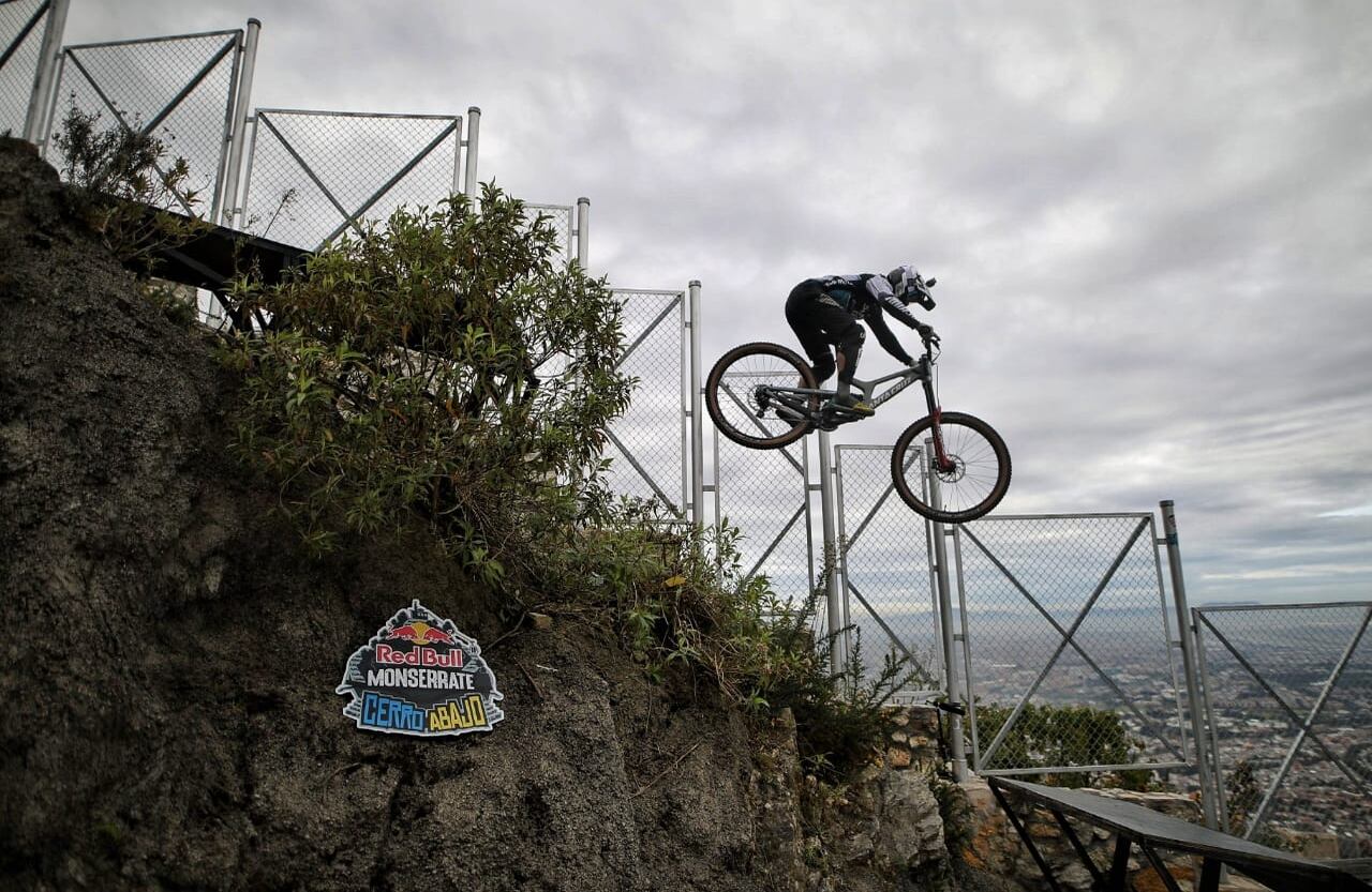 Red Bull Monserrate Cerro Abajo, la carrera de downhill urbano más larga del mundo culminó con éxito
