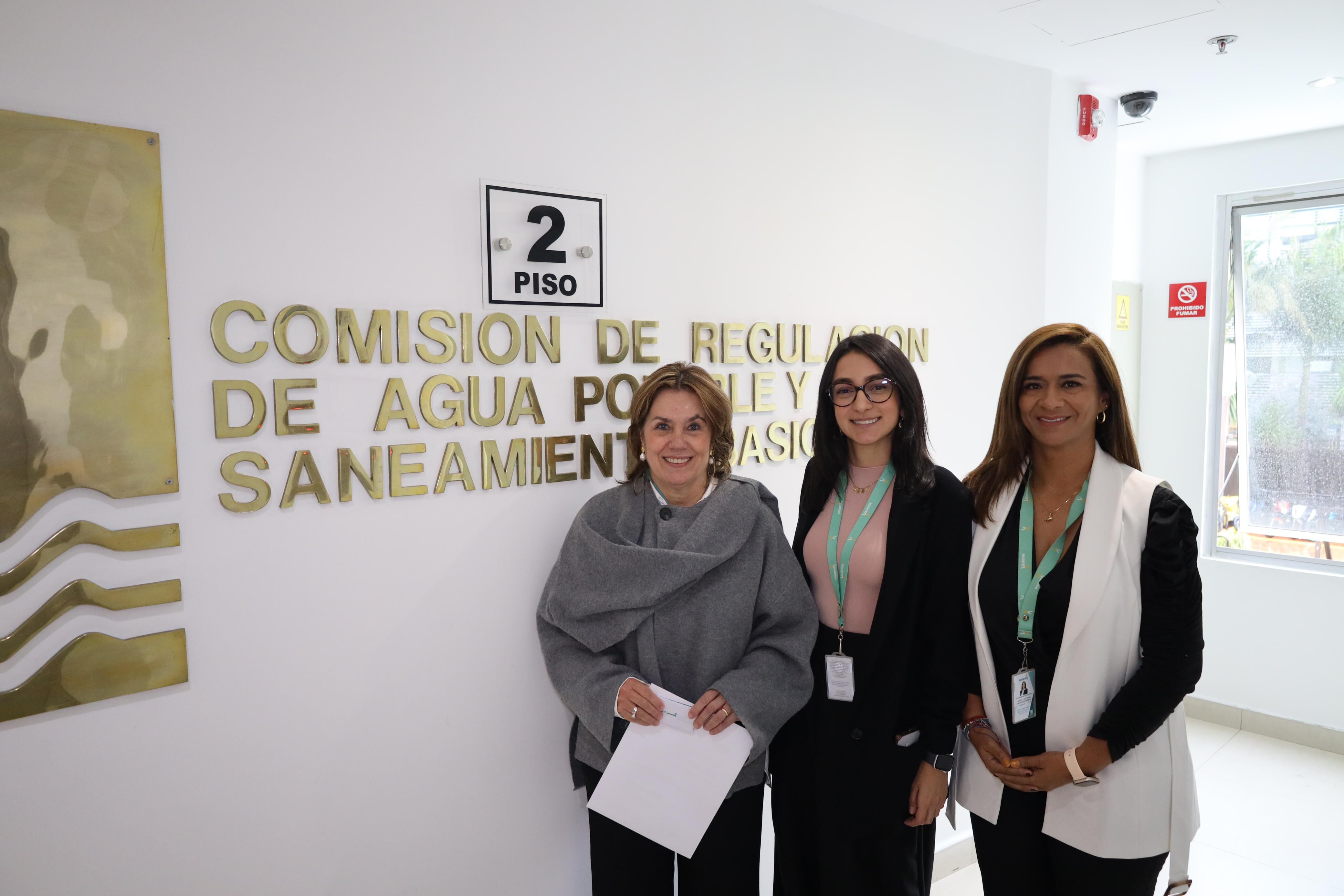 La directora de la UAESP, Consuelo Ordóñez, radicó ante la CRA nuevo esquema de aseo para Bogotá