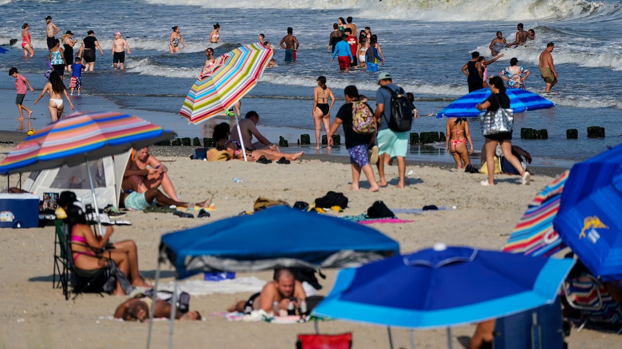 Disfrutar del verano en las playas de Nueva York es una experiencia inigualable. (AP Photo/Frank Franklin II, File)