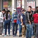 Para mitigar las aglomeraciones y evitar que se repitan, gremios piden limitar algunas compras al comercio electrónico.